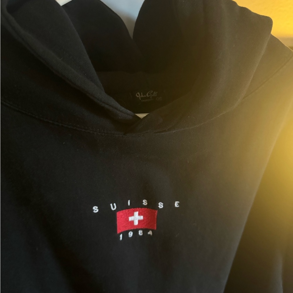 Brandy Melville suisse sweater